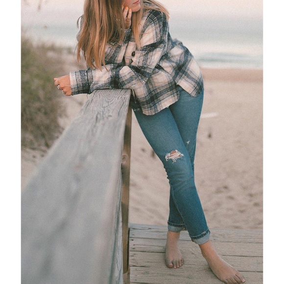 Levi's 501 Destructed High Rise Skinny Jeans - Picture 3 of 9